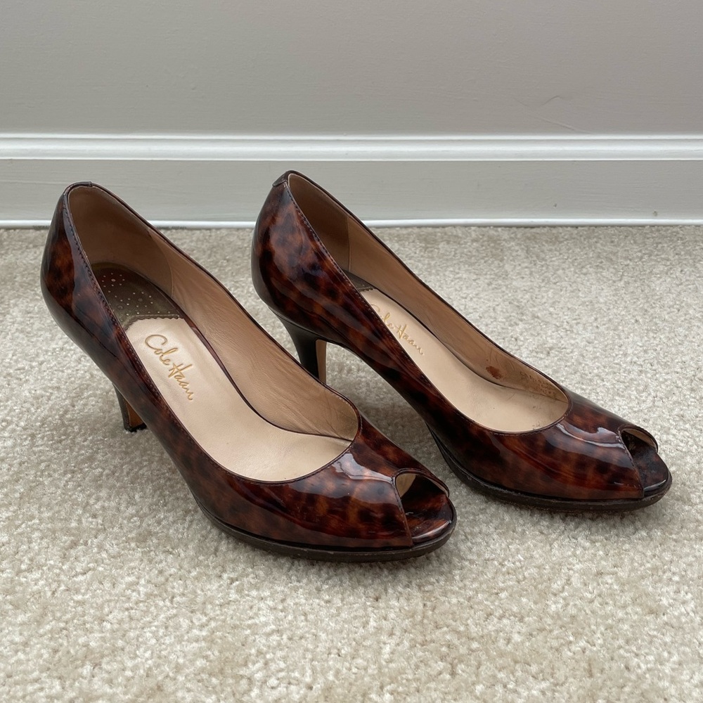 Cole Haan Nike Air Pump Open Toe
Tortoise Patent
3 in heels
Size 7